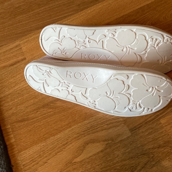 NWOT Light Pink/Lavendar Roxy Size 11 Slip On Shoes - Picture 3 of 3